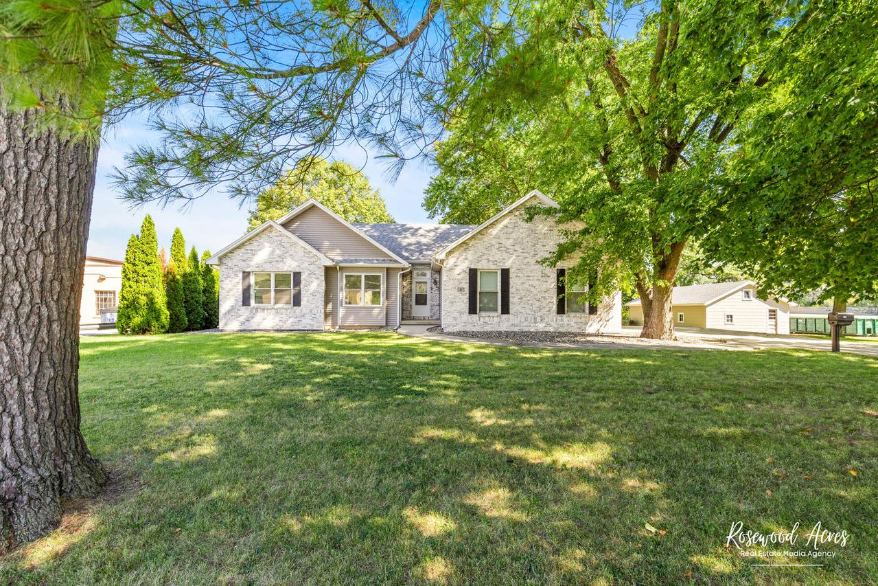 187 E Water St., Kankakee, IL 60901