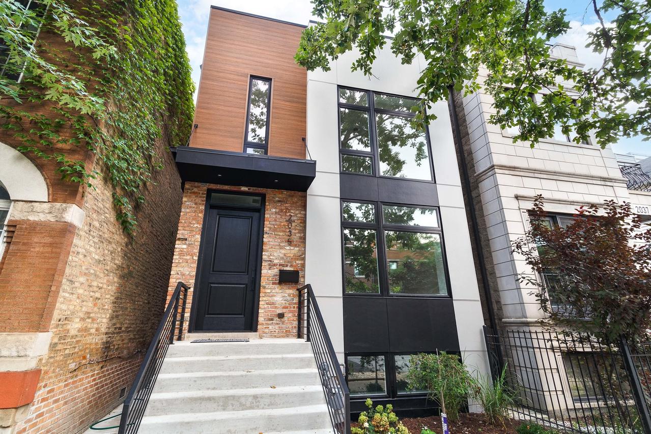 2035 W Race Ave., Chicago, IL 60612