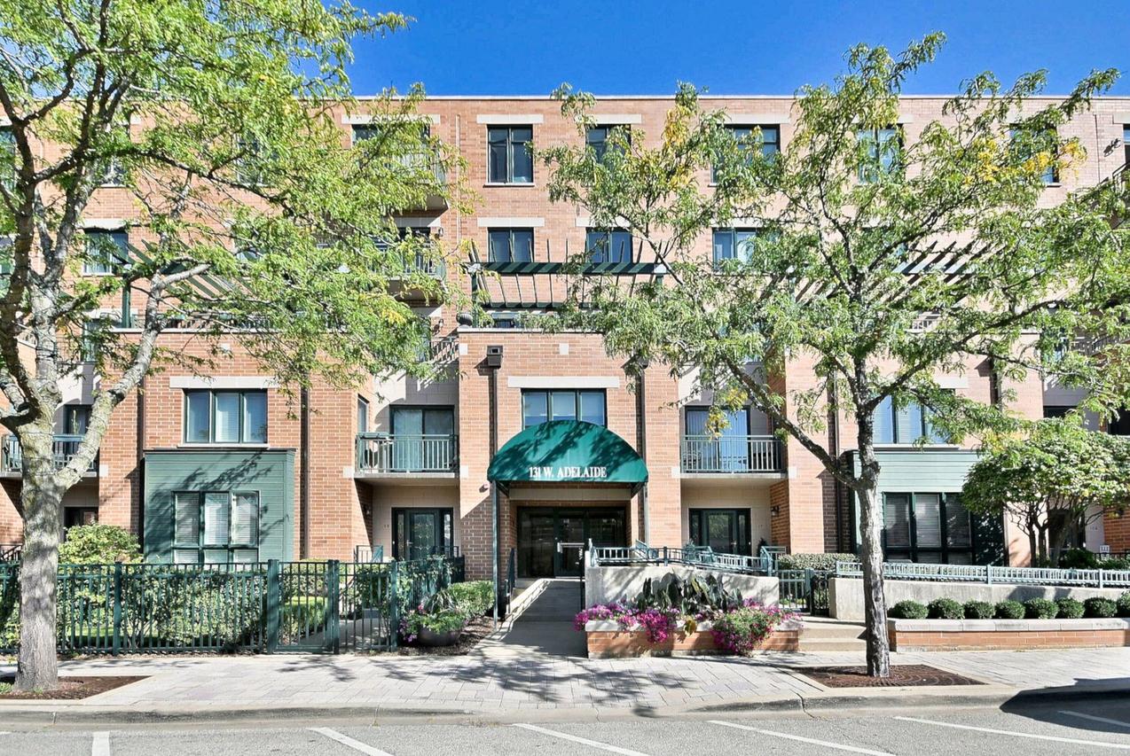 131 W Adelaide St. #307, Elmhurst, IL 60126