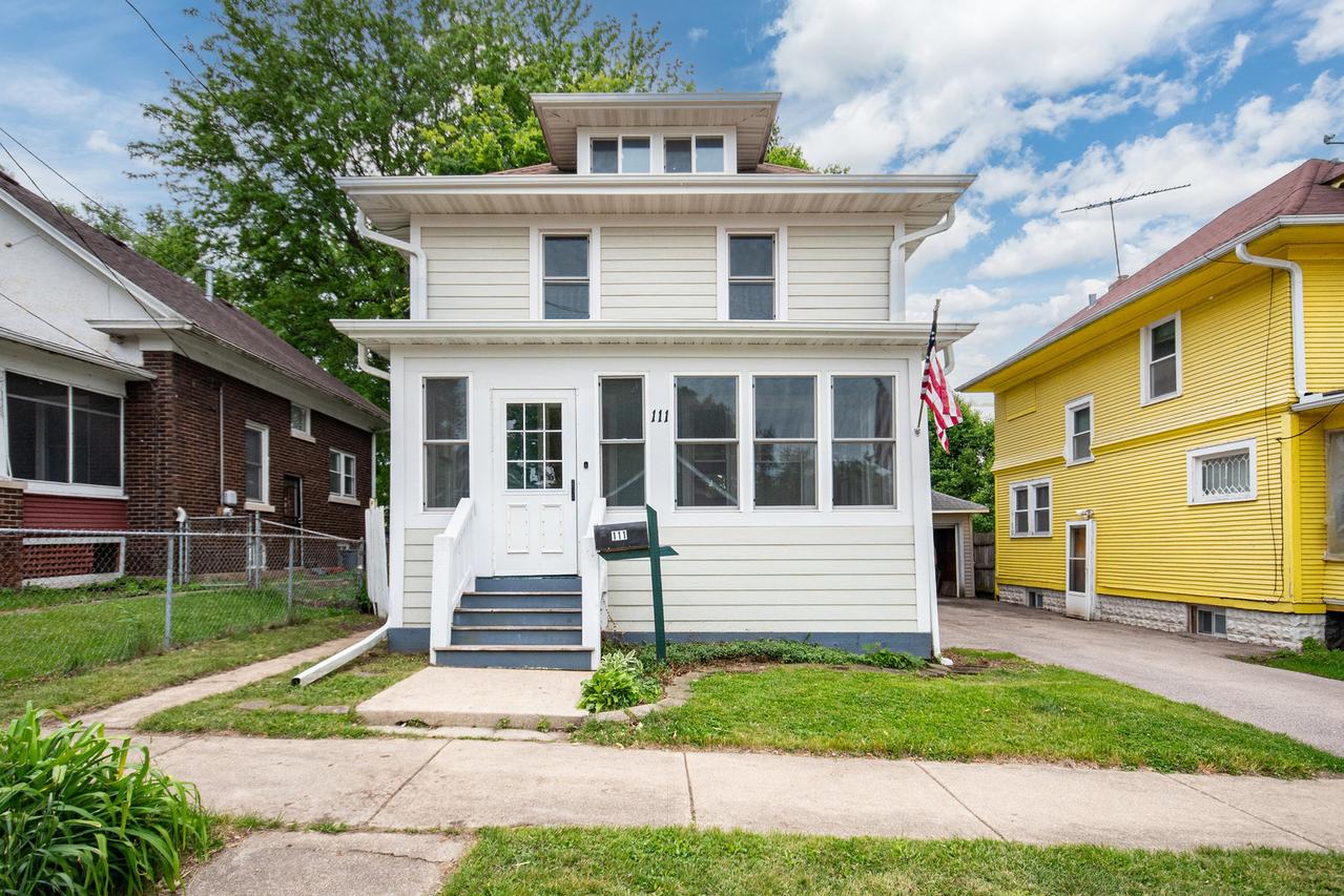 111 Warren Ave., Aurora, IL 60505