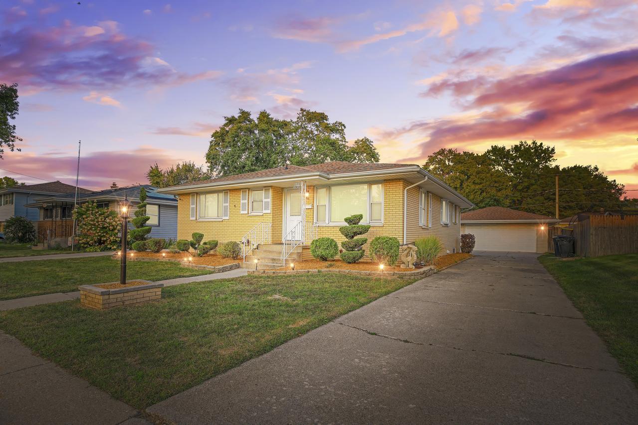 18307 Locust St., Lansing, IL 60438