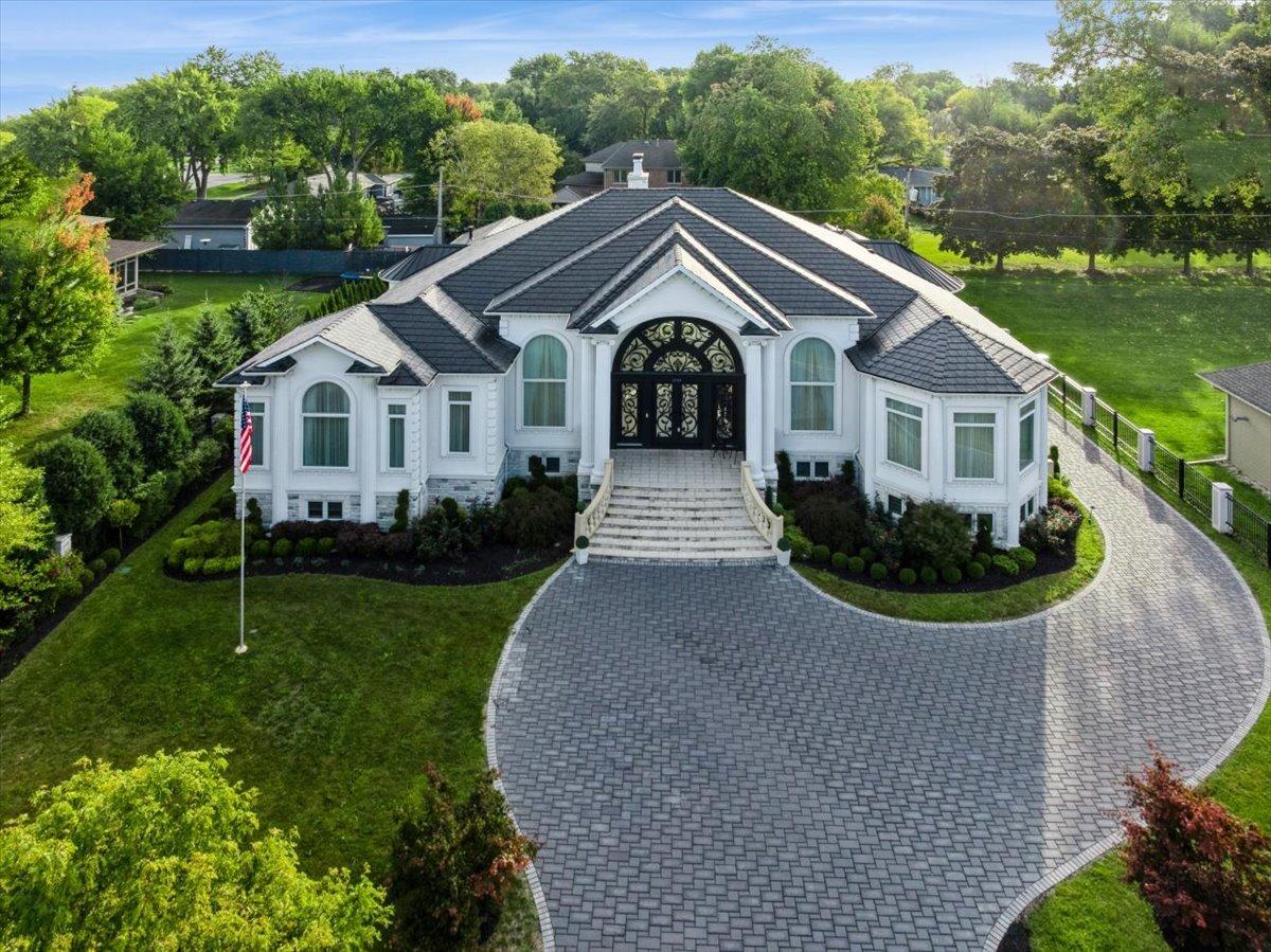 2315 N Arlington Heights Rd., Arlington Heights, IL 60004
