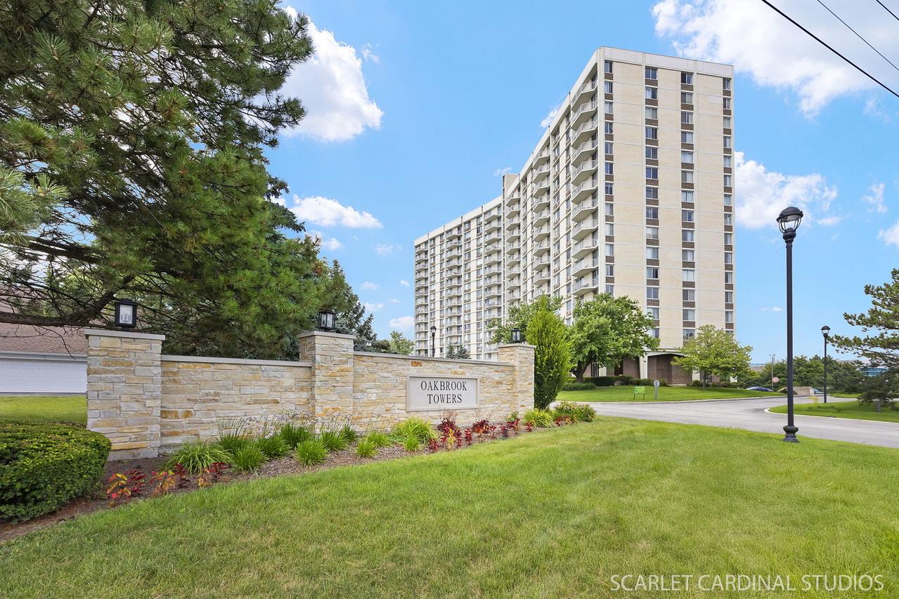 40 N Tower Rd. #11E, Oak Brook, IL 60523