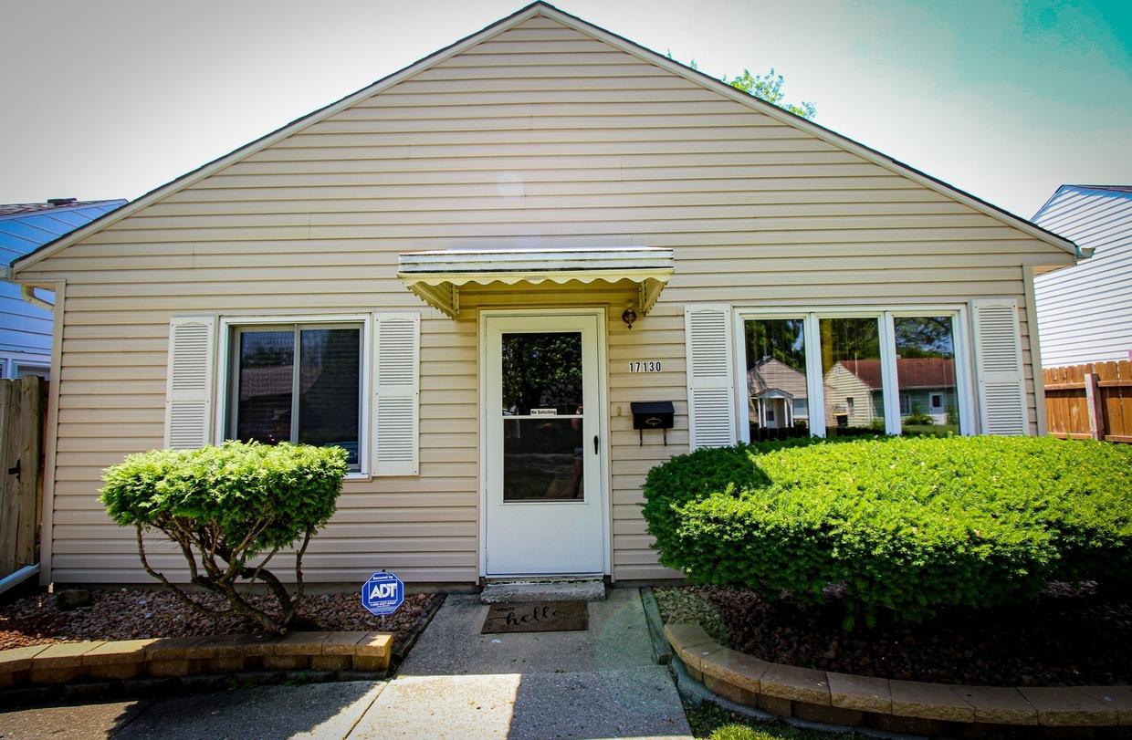 17130 Park Ave., Lansing, IL 60438