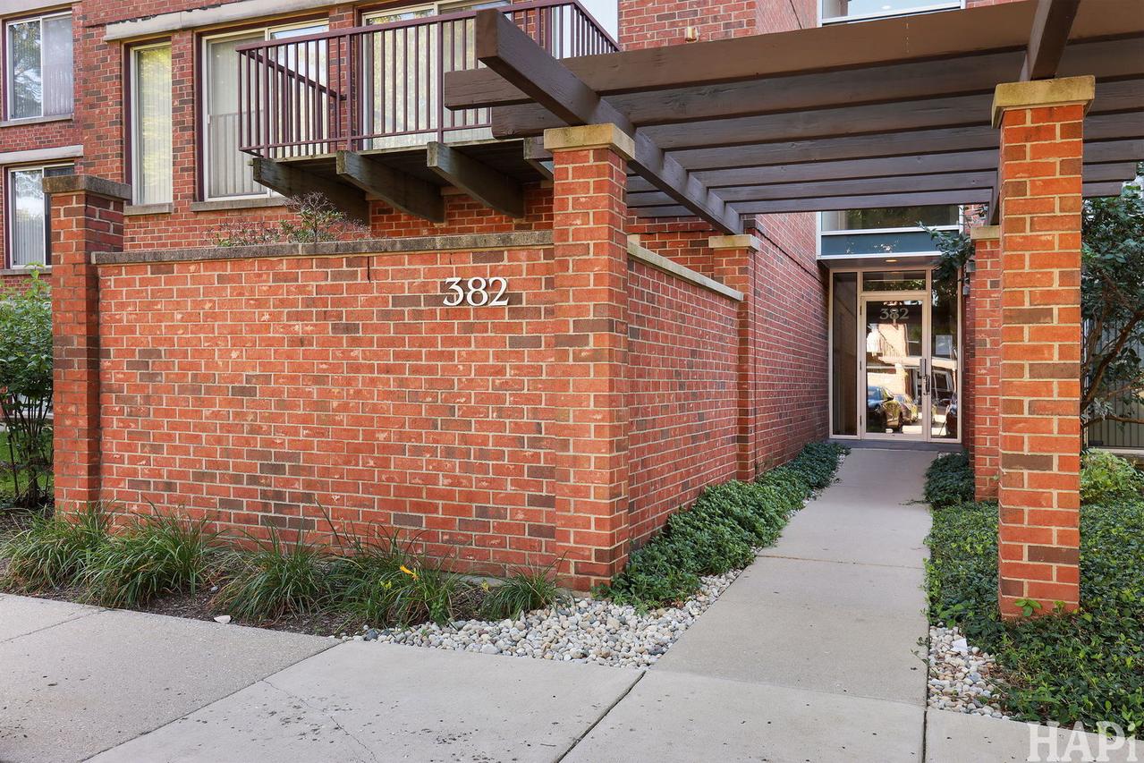 382 Kelburn Rd. #122, Deerfield, IL 60015