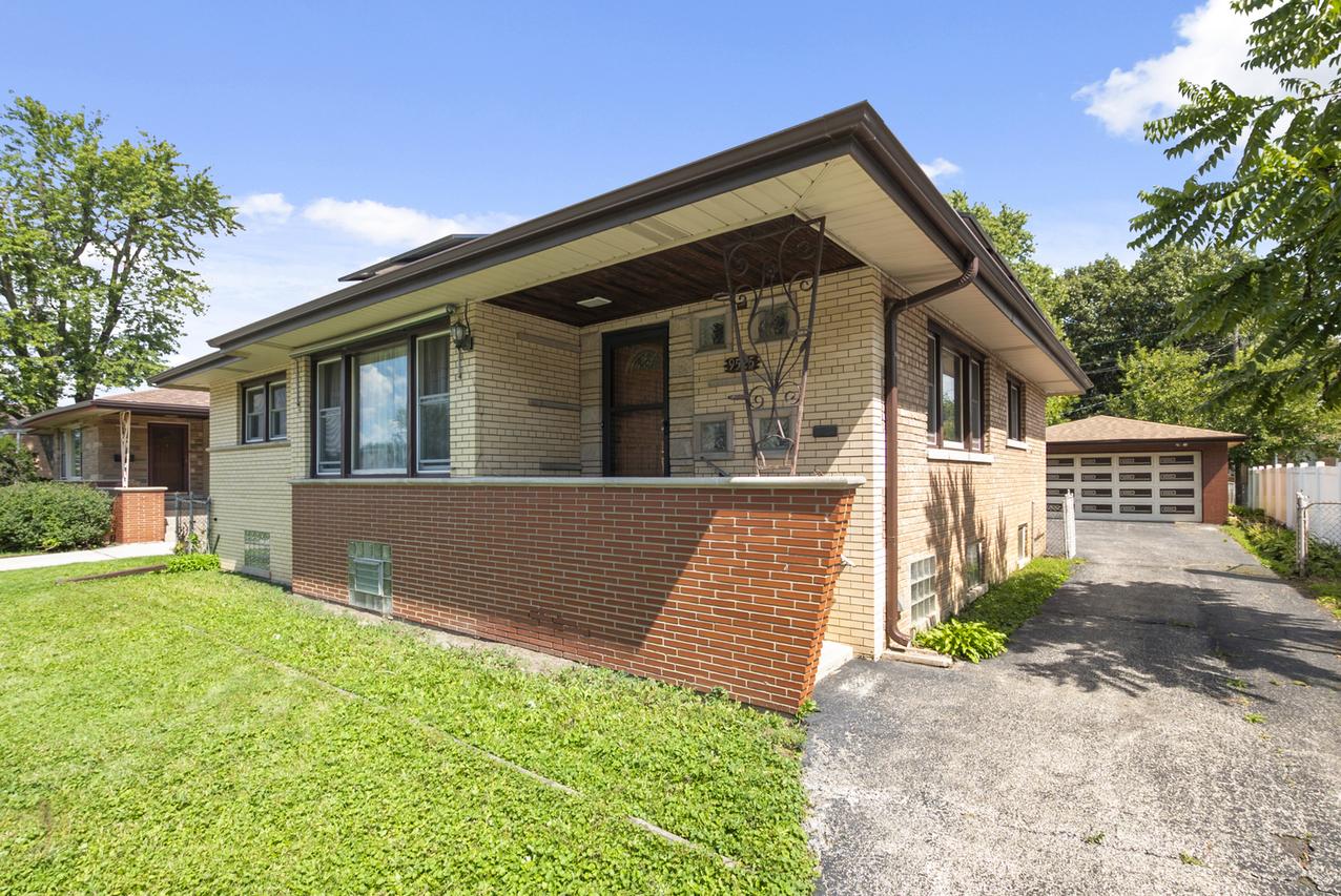 9525 Massasoit Ave., Oak Lawn, IL 60453
