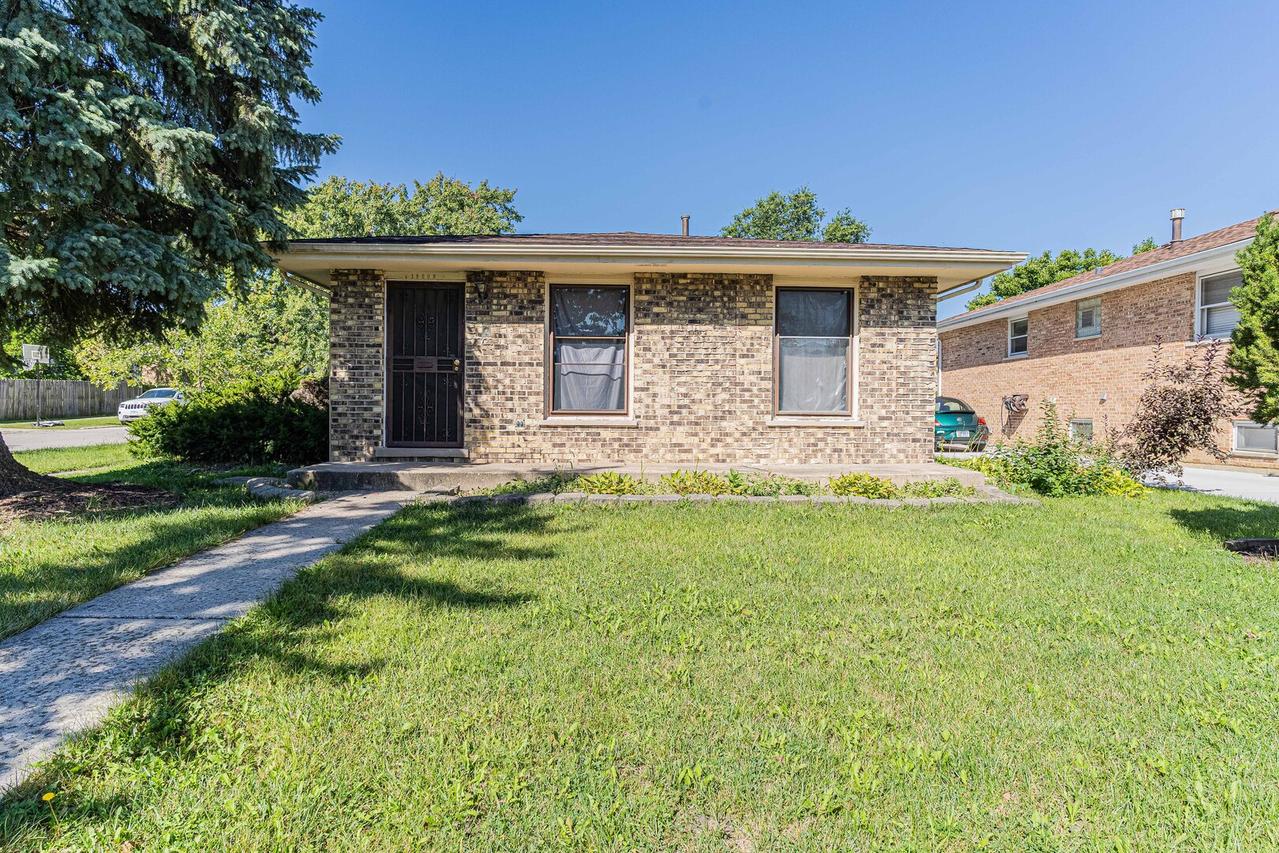 18008 Edwards Ave., Country Club Hills, IL 60478