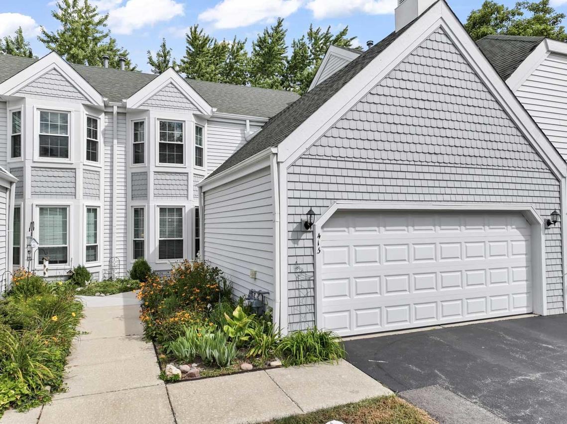 413 Edgewater Ln., Wauconda, IL 60084