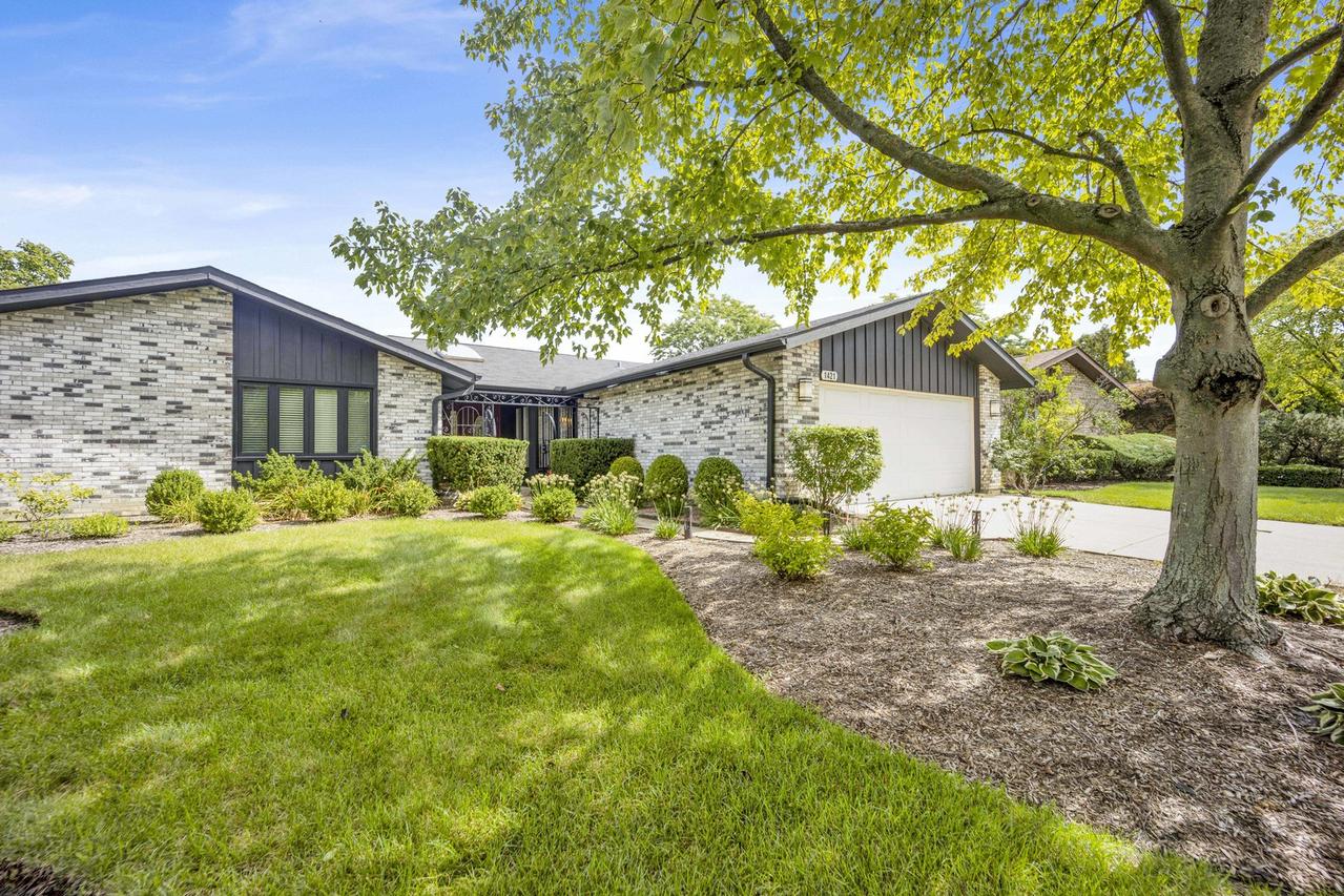 1421 Chartres Dr., Northbrook, IL 60062