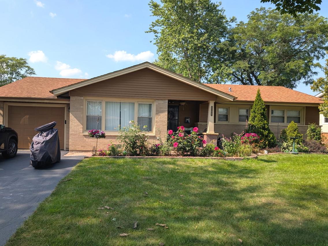 248 Clearmont Dr., Elk Grove Village, IL 60007