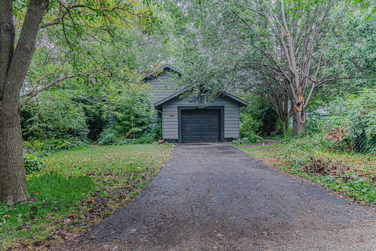 2108 Beach Dr., Fox River Grove, IL 60021
