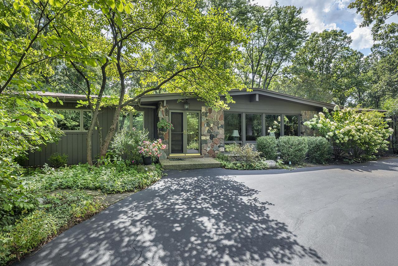 2635 Crestwood Ln., Riverwoods, IL 60015
