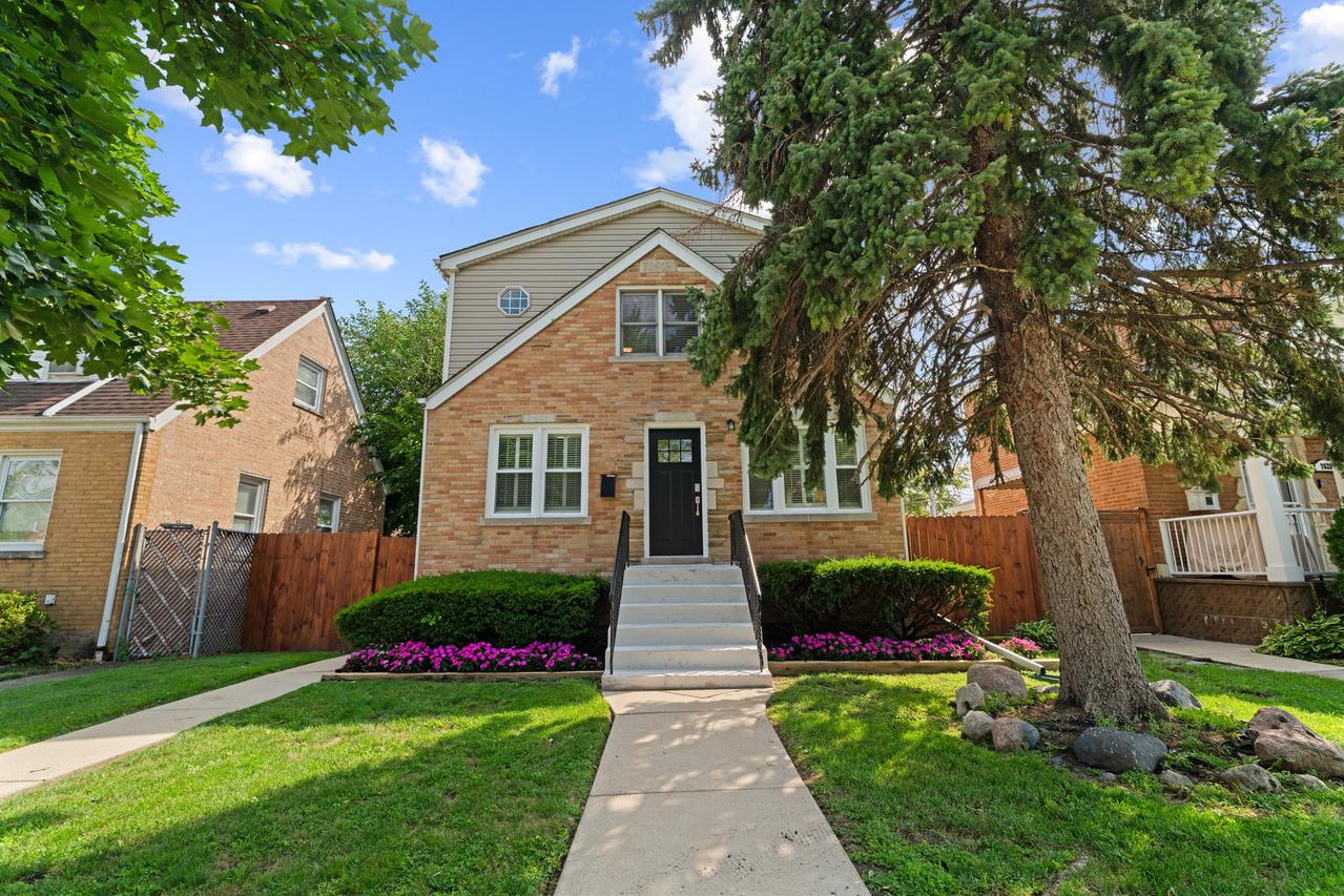 7617 W Gregory St., Chicago, IL 60656