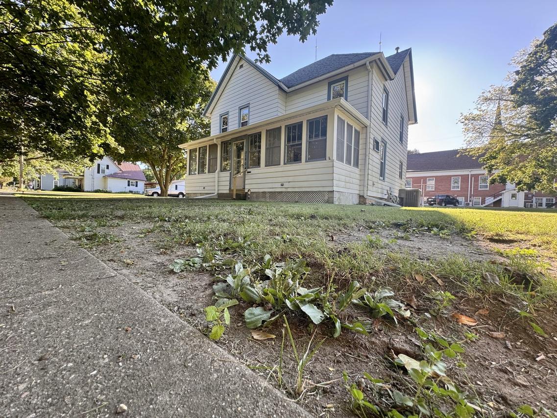 218 S Linn St., Shannon, IL 61078