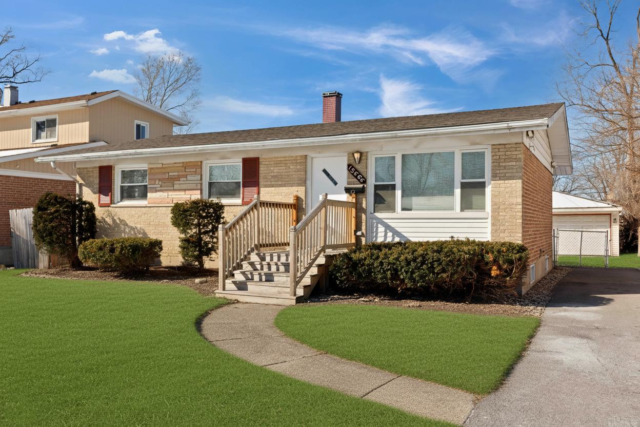 15666 Woodlawn East Ave., South Holland, IL 60473