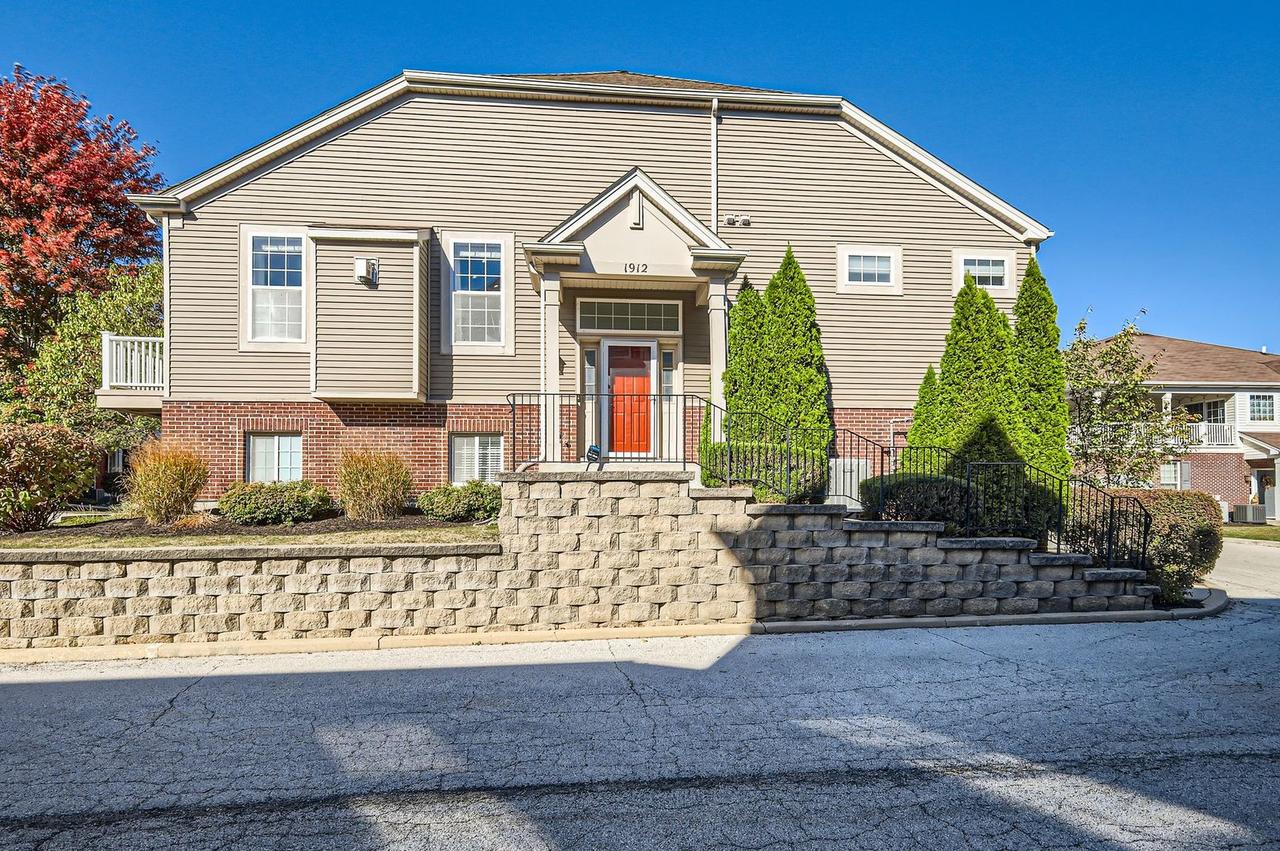 1912 Oxley Cir., Naperville, IL 60563