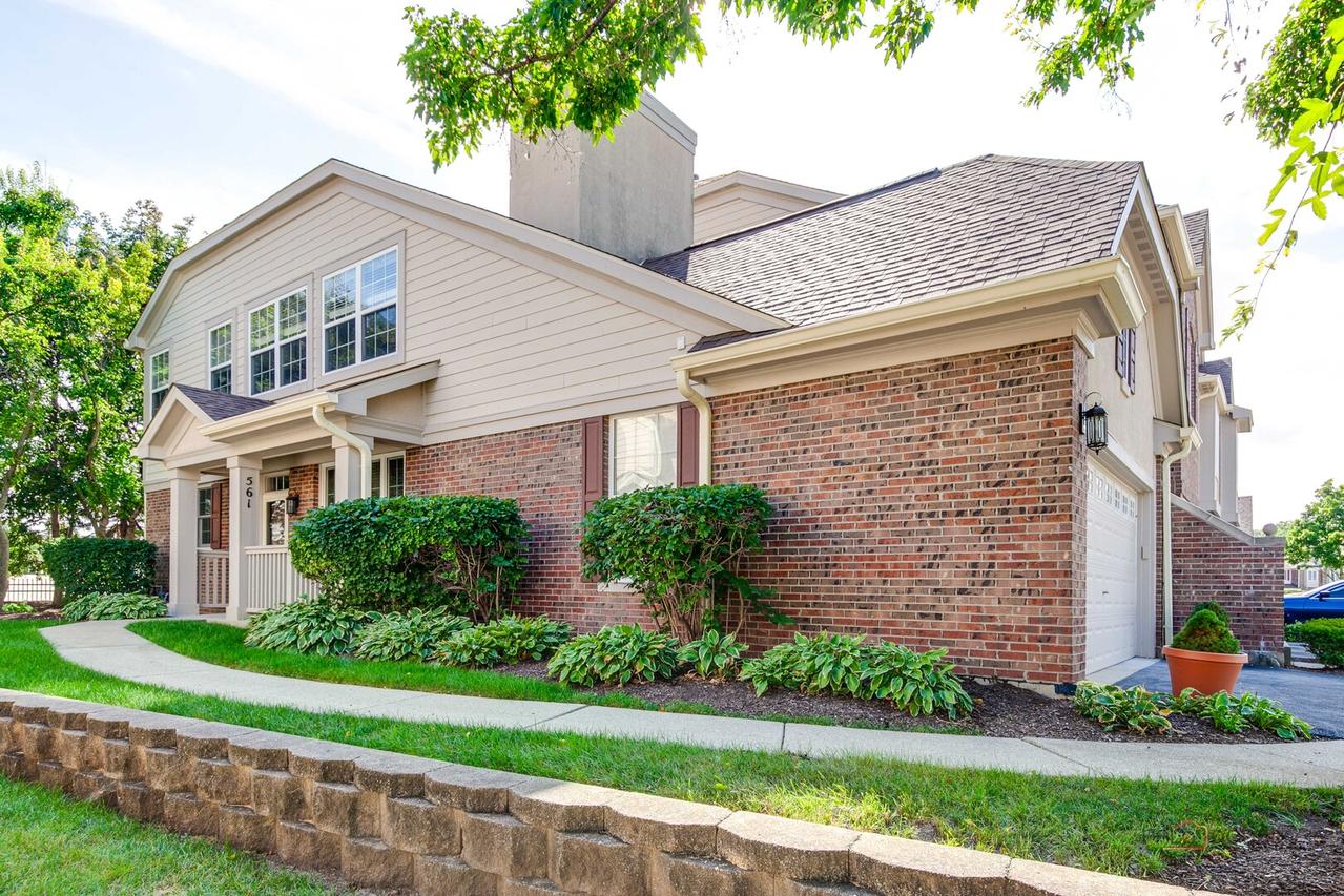 561 Saddlebrook Ln., Vernon Hills, IL 60061