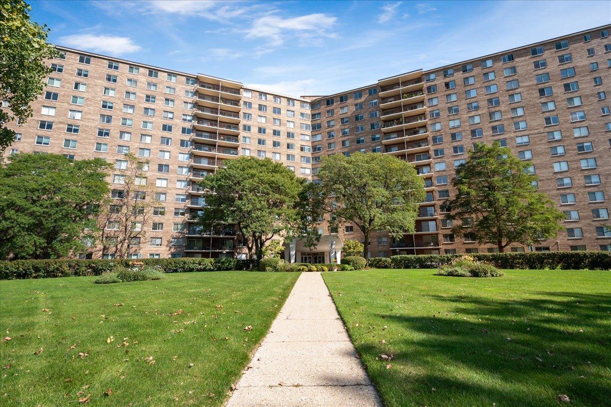 7141 N Kedzie Ave. #406, Chicago, IL 60645