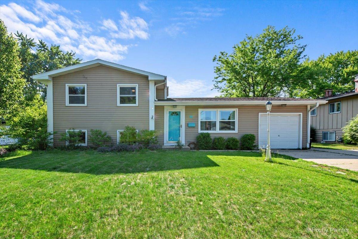 860 Darlington Ln., Crystal Lake, IL 60014