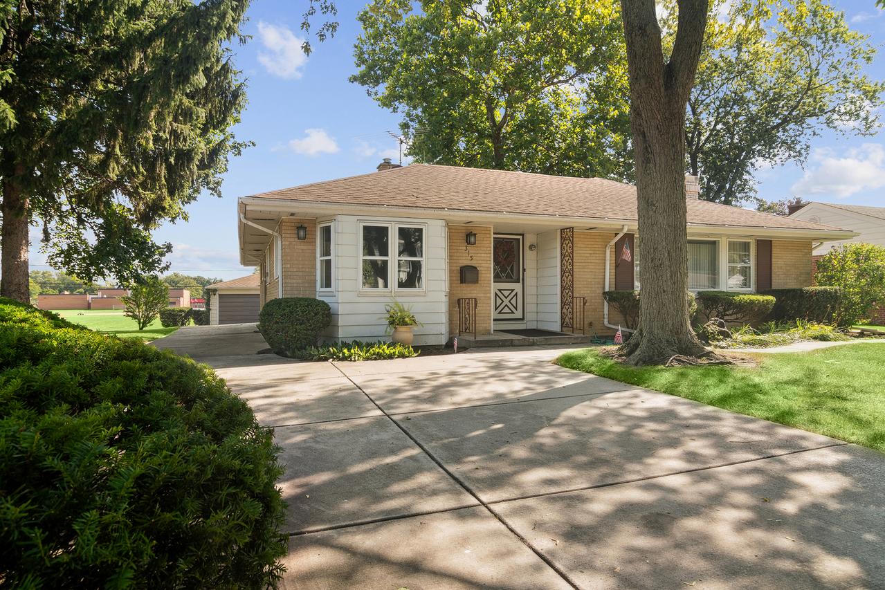 315 S We Go Tr., Mount Prospect, IL 60056