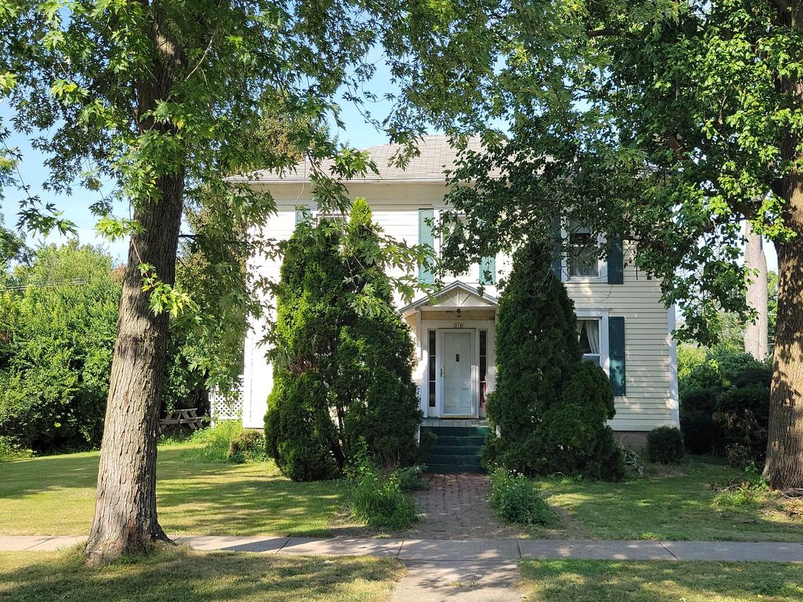 218 N Walnut St., Wenona, IL 61377