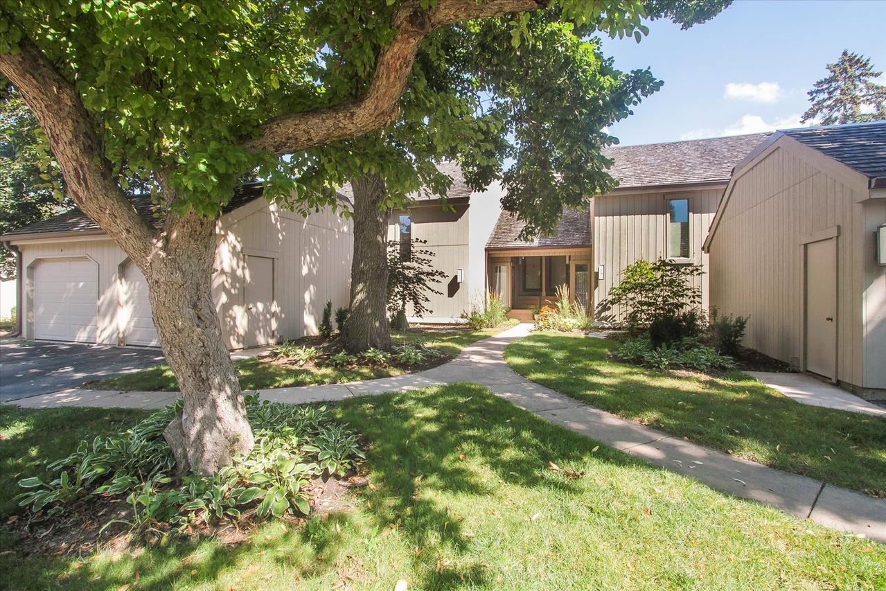 78A Foxwood Ln. #M169, Lake Barrington, IL 60010