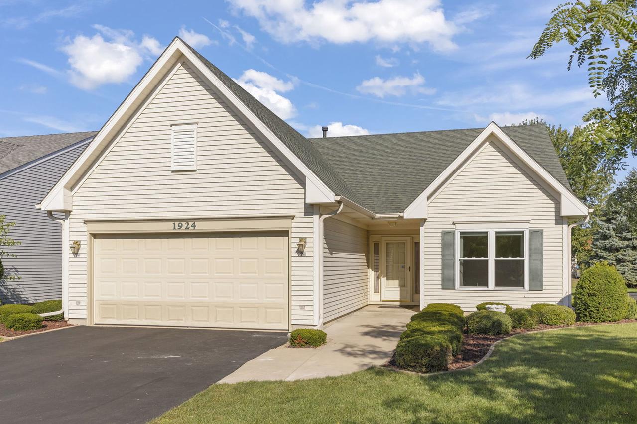 1924 Lakeside Dr., Montgomery, IL 60538