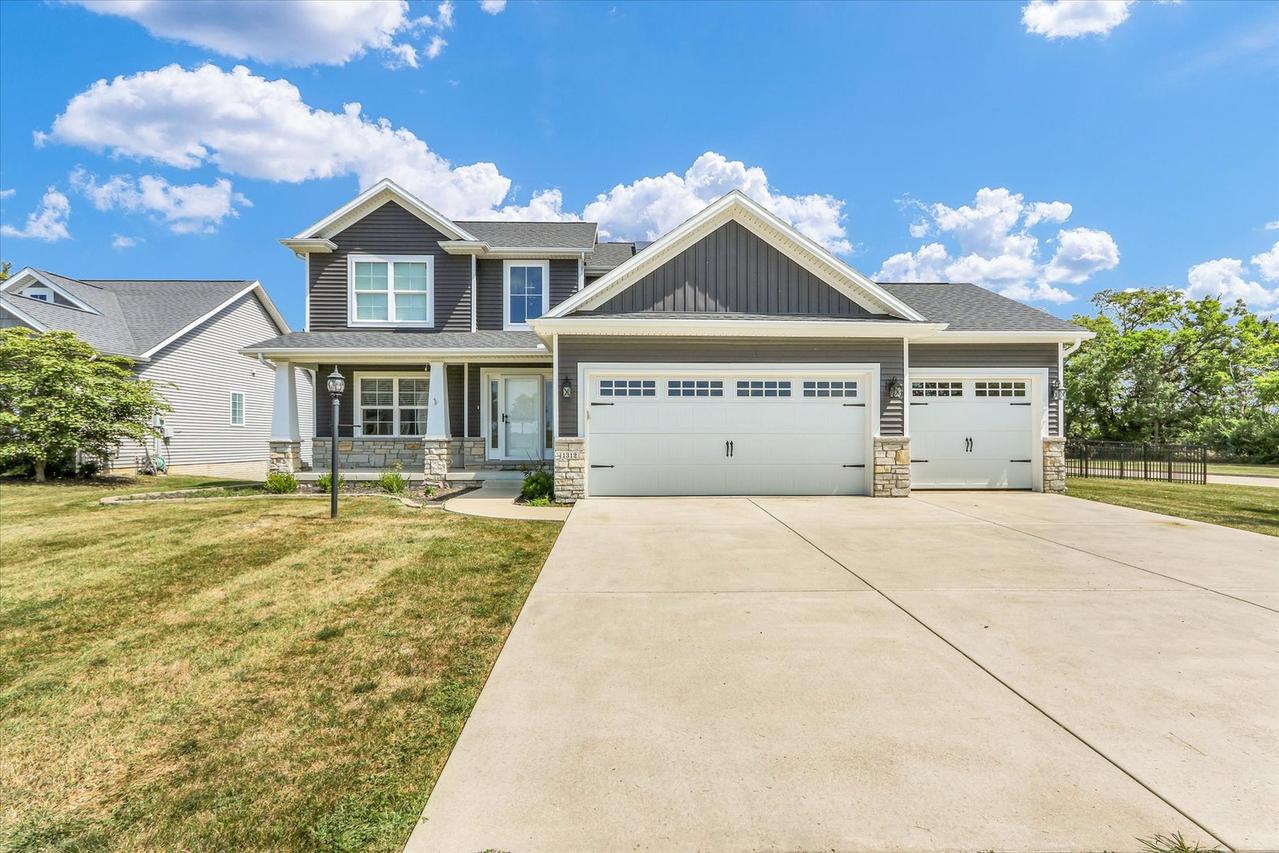 1312 Stonecrest Dr., Mahomet, IL 61853