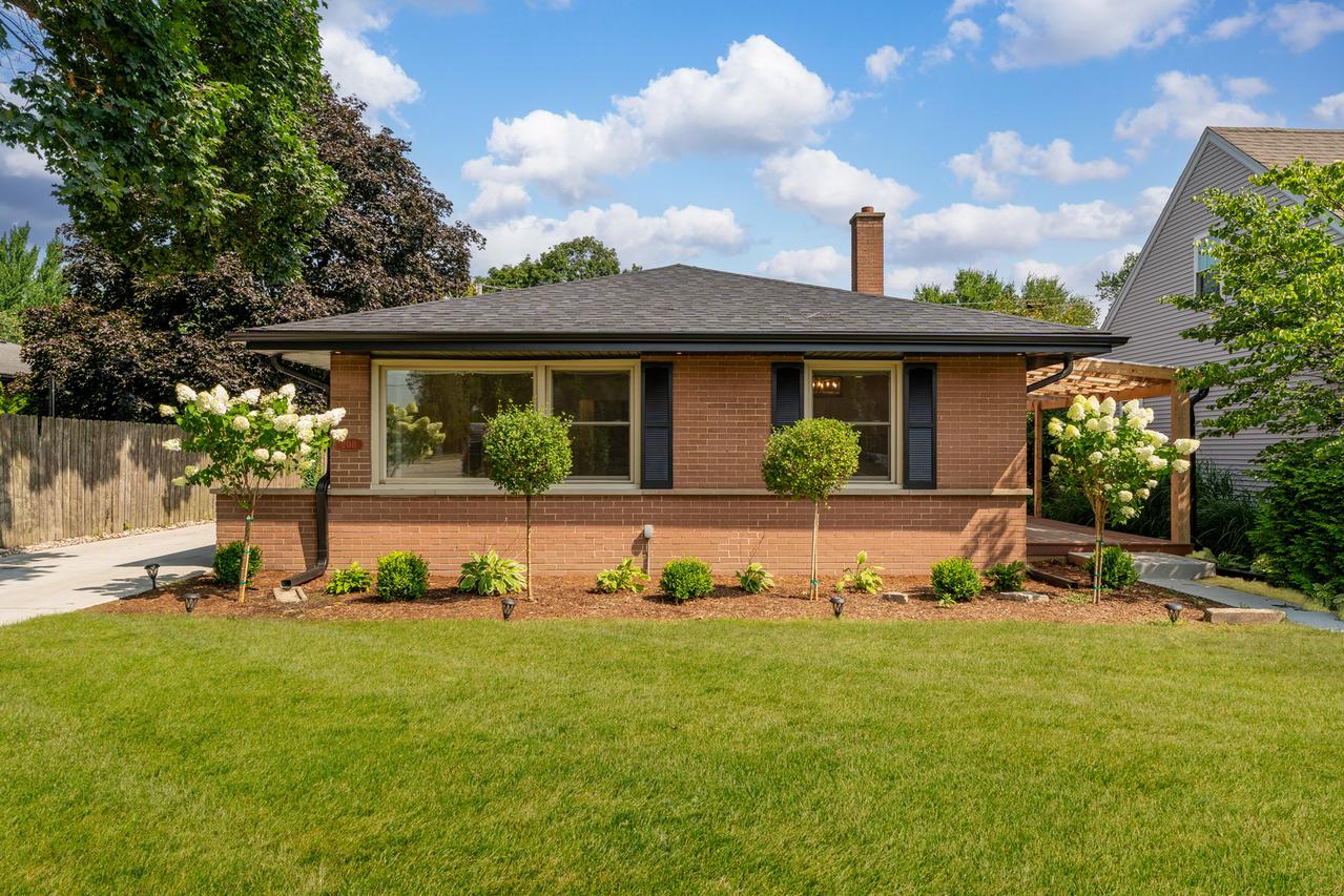 208 47th St., Western Springs, IL 60558