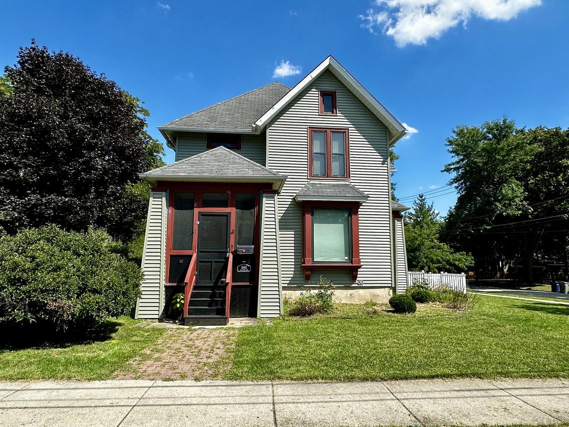 805 Augusta Ave., Elgin, IL 60120
