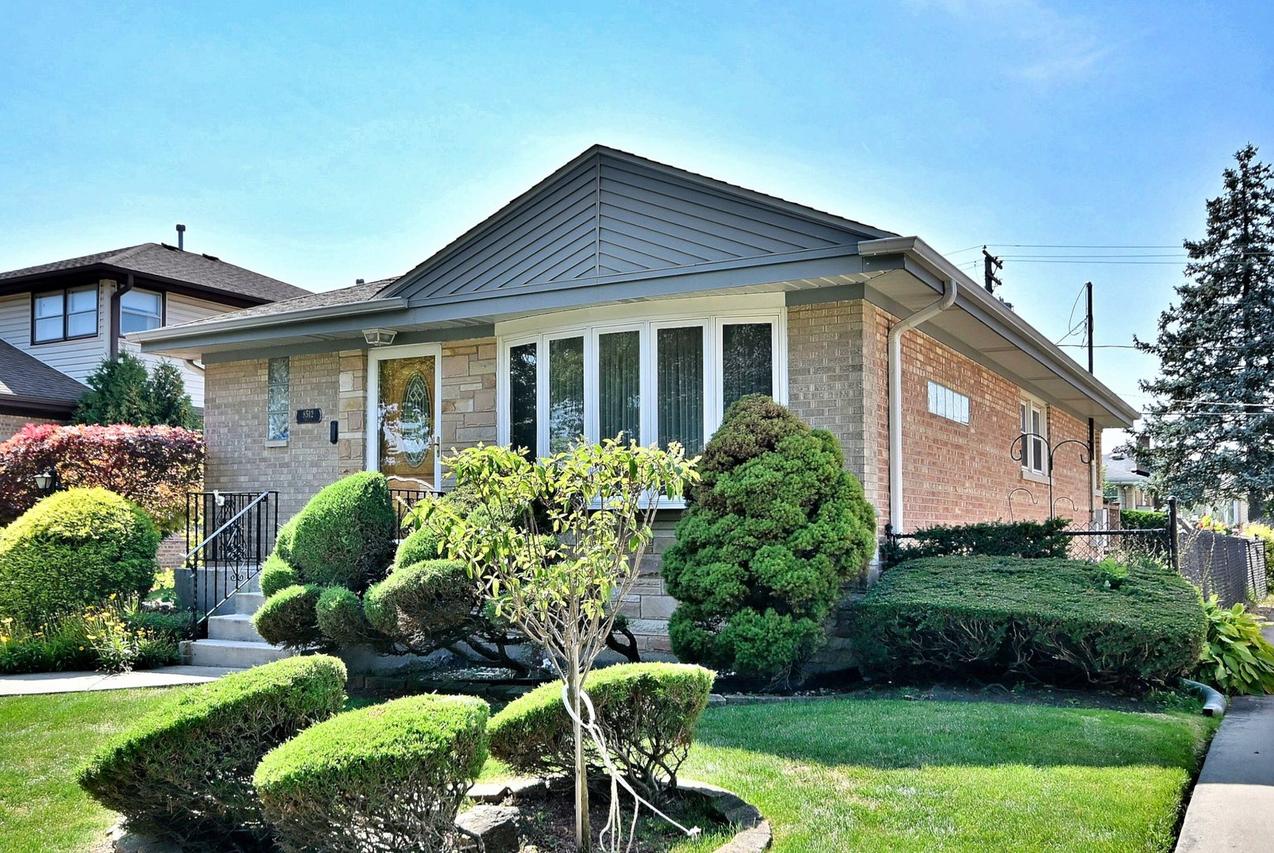 8512 N Oriole Ave., Niles, IL 60714