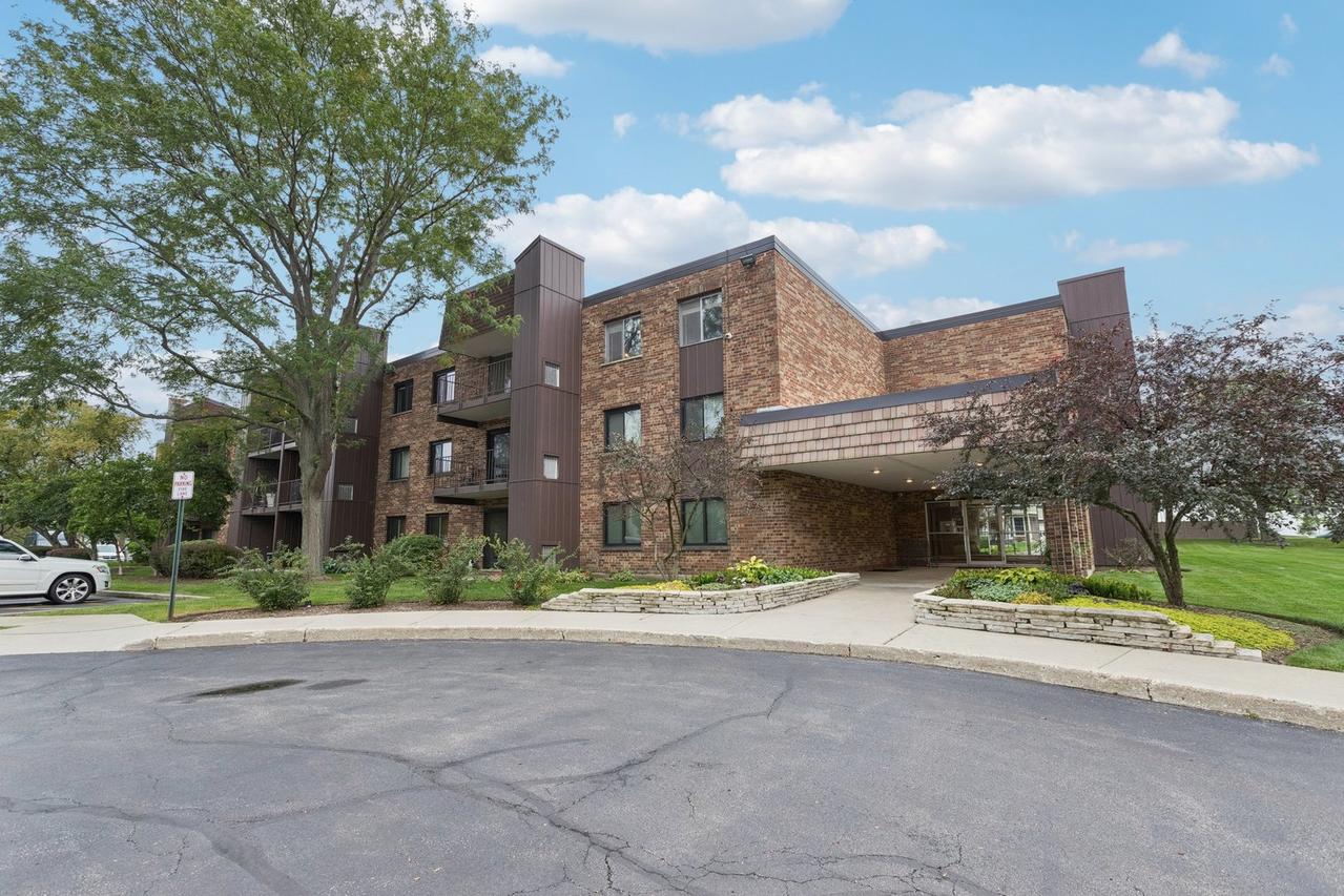 522 E Algonquin Rd. #201, Schaumburg, IL 60173