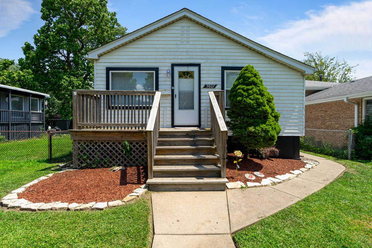9807 Washington Ave., Oak Lawn, IL 60453