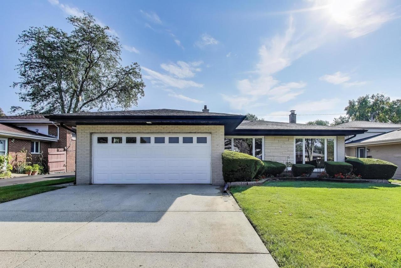 2025 Plainfield Dr., Des Plaines, IL 60018