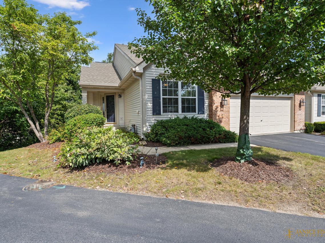 1047 Fairway Dr., Fox Lake, IL 60020