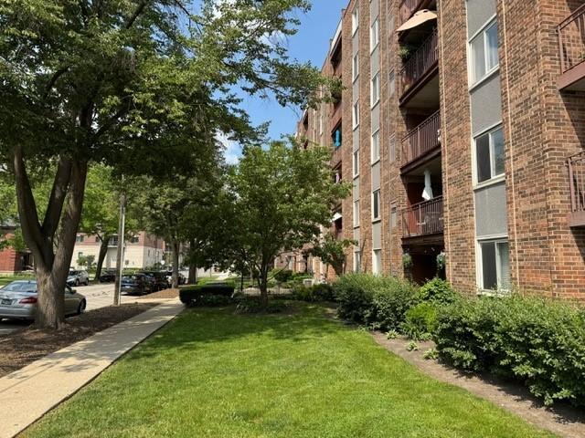 825 Pearson Ave. #3E, Des Plaines, IL 60016