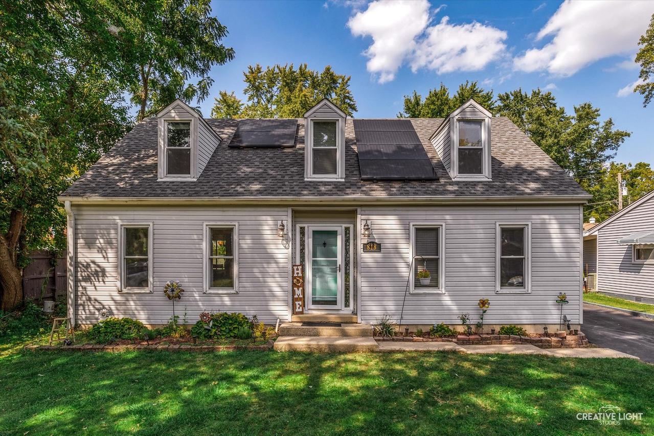 818 Menominee Dr., Lake In The Hills, IL 60156