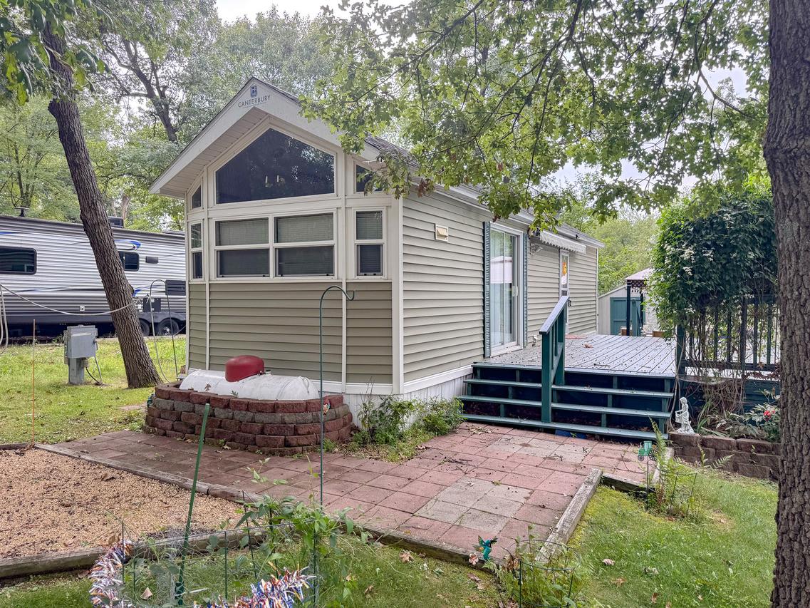 5/483 Woodhaven Dr., Sublette, IL 61367