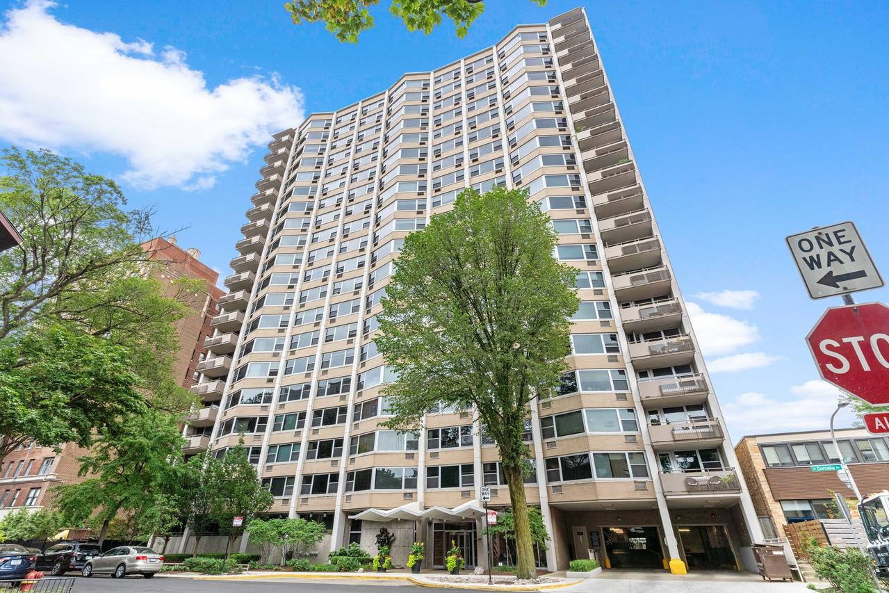 555 W Cornelia Ave. #1004, Chicago, IL 60657