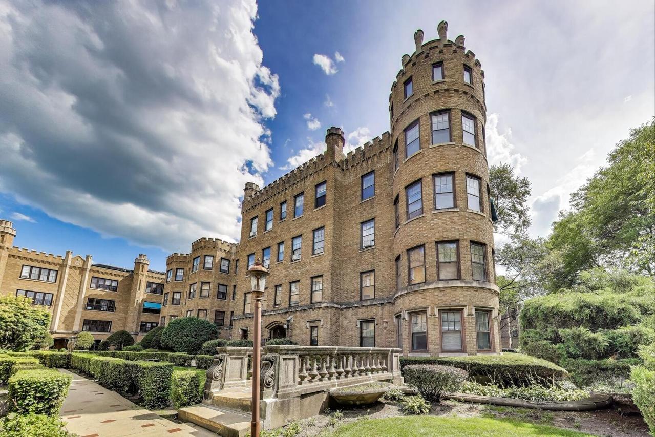 2426 W Greenleaf Ave. #1, Chicago, IL 60645