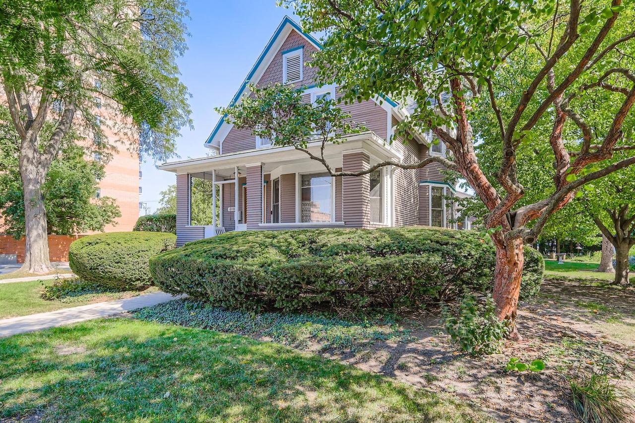 105 S Vail Ave., Arlington Heights, IL 60005