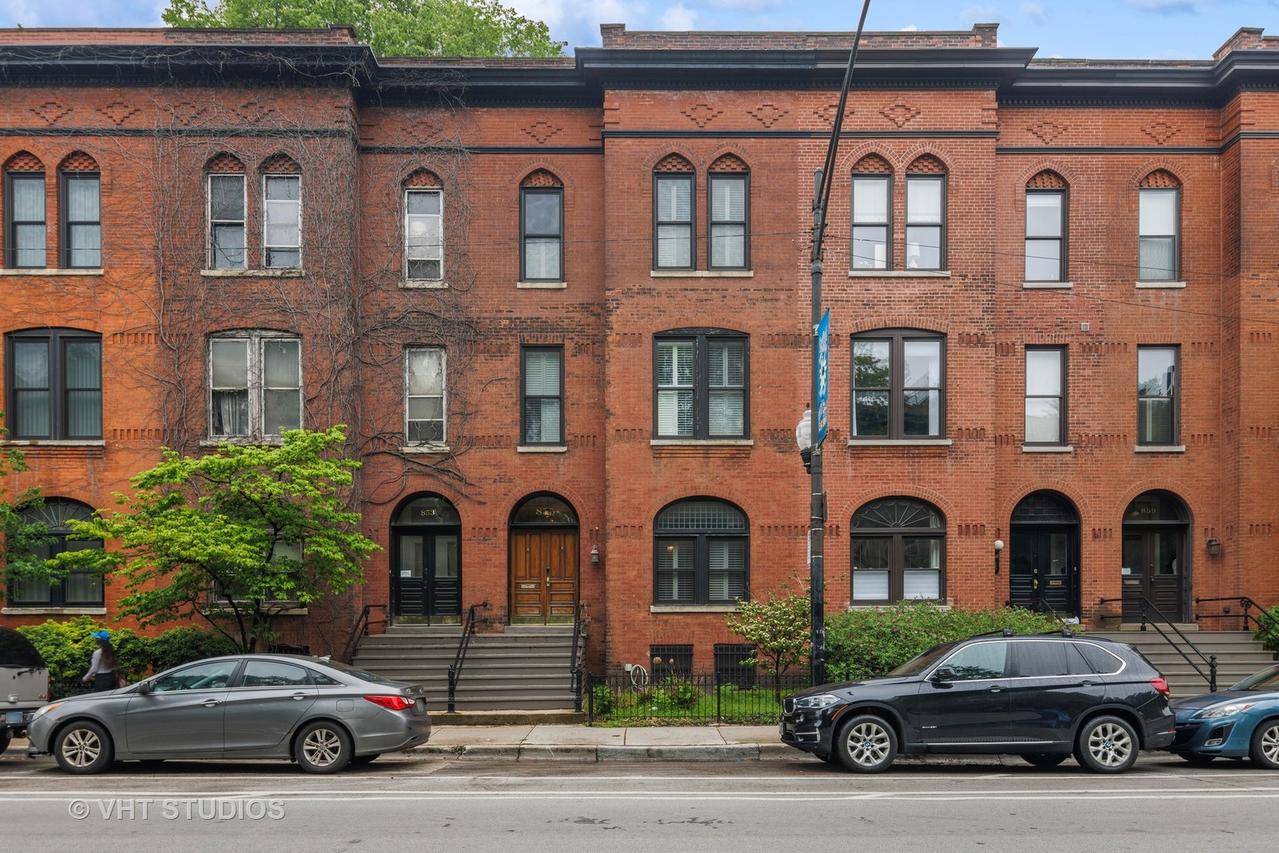855 W Fullerton Pkwy., Chicago, IL 60614