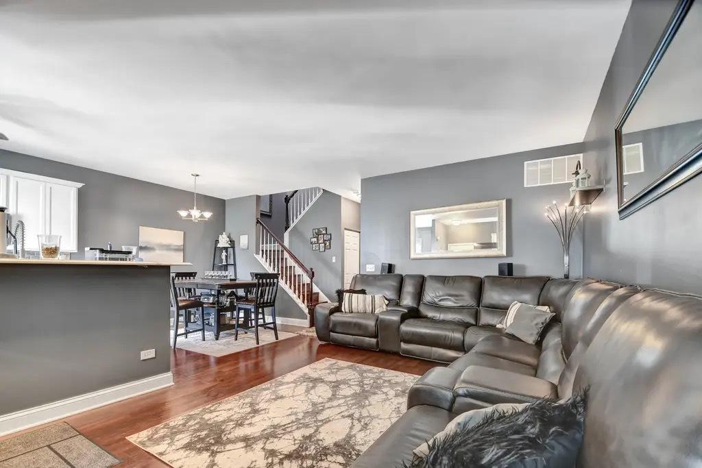 142 Azalea Cir., Romeoville, IL 60446