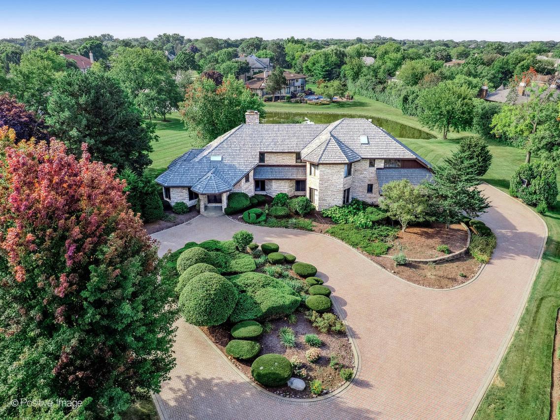 802 Midwest Club Pkwy., Oak Brook, IL 60523