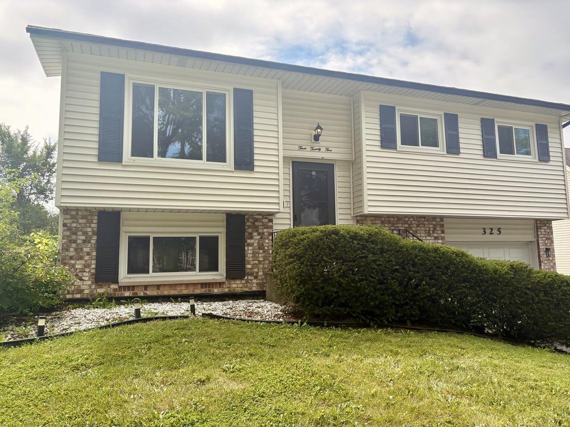 325 Rockhurst Rd., Bolingbrook, IL 60440