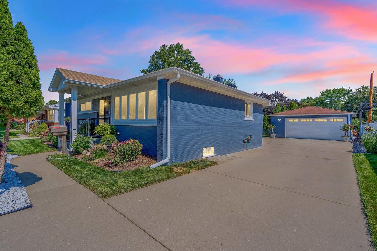 1193 Mohawk Dr., Elgin, IL 60120