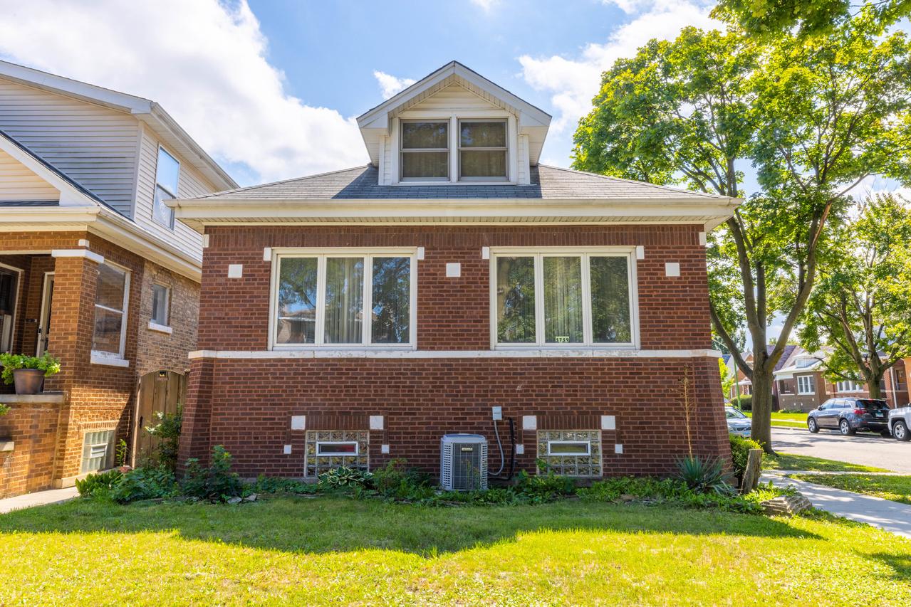 5759 W Pensacola Ave., Chicago, IL 60634