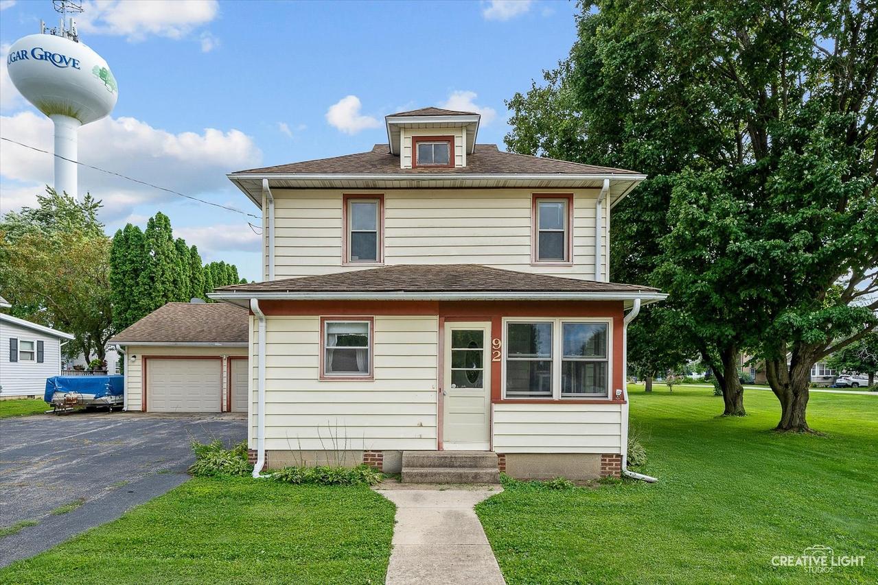 92 Maple St., Sugar Grove, IL 60554