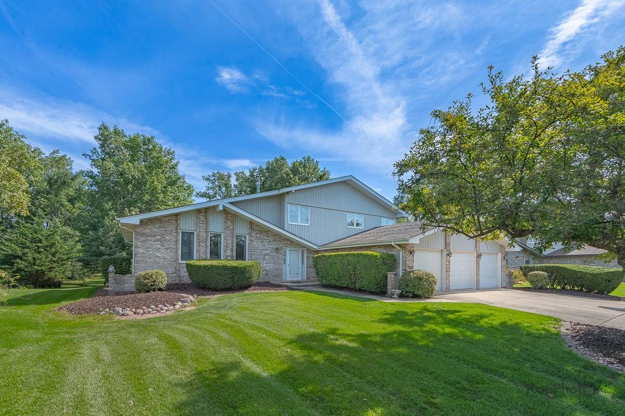 11528 Brookwood Dr., Orland Park, IL 60467