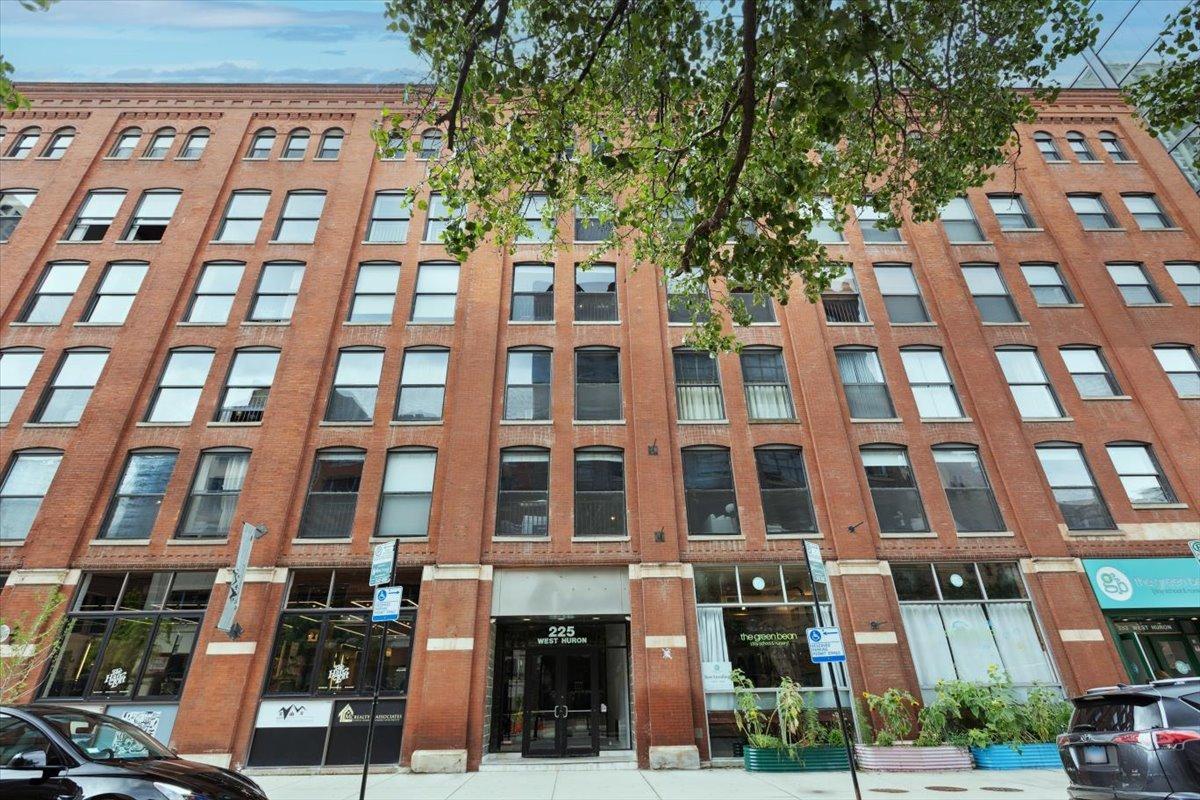 225 W Huron St. #415, Chicago, IL 60610